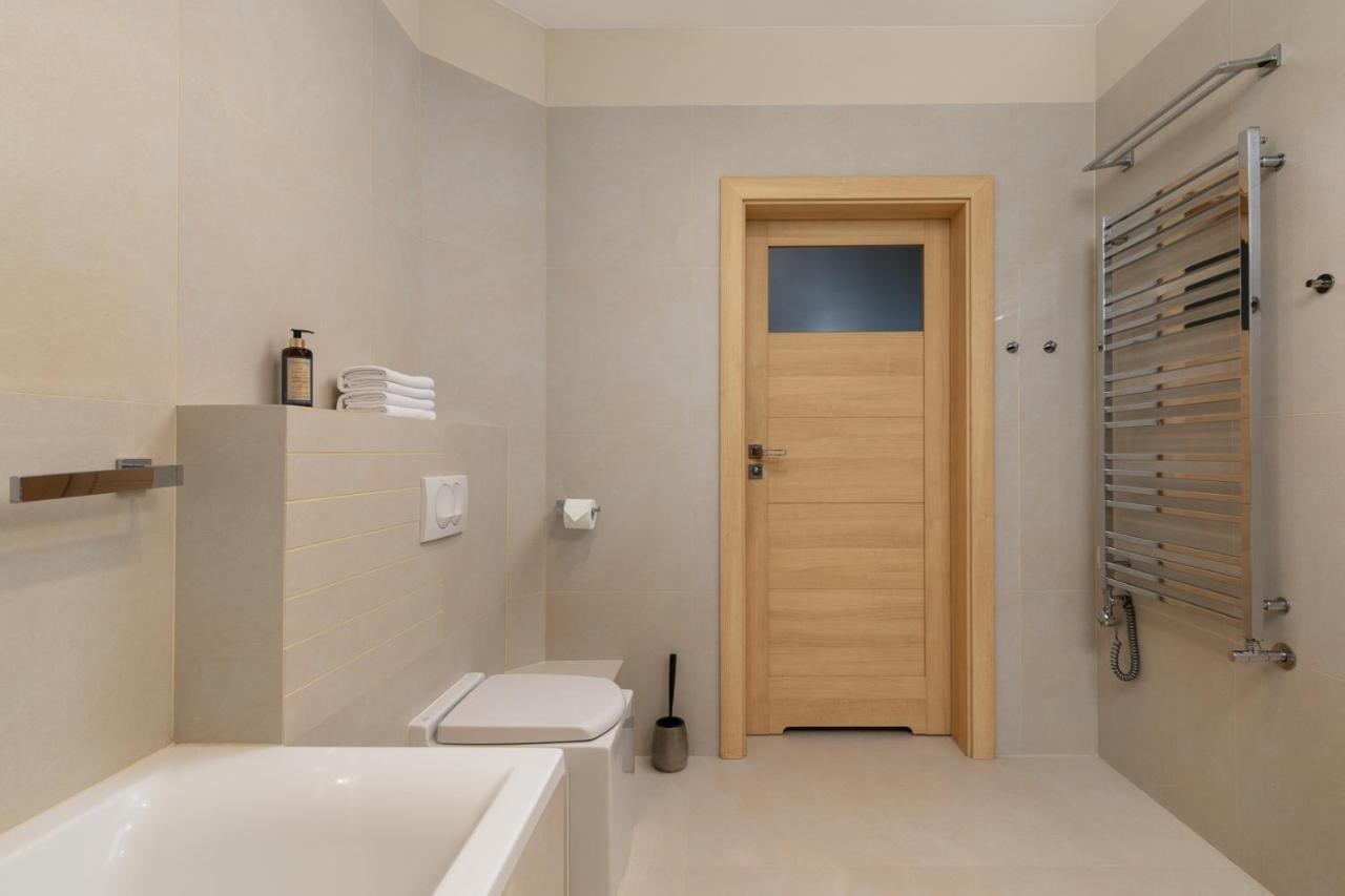 Apartment Slominskiego 5 II With Balcony By Noclegi Renters Varşovia Exterior foto